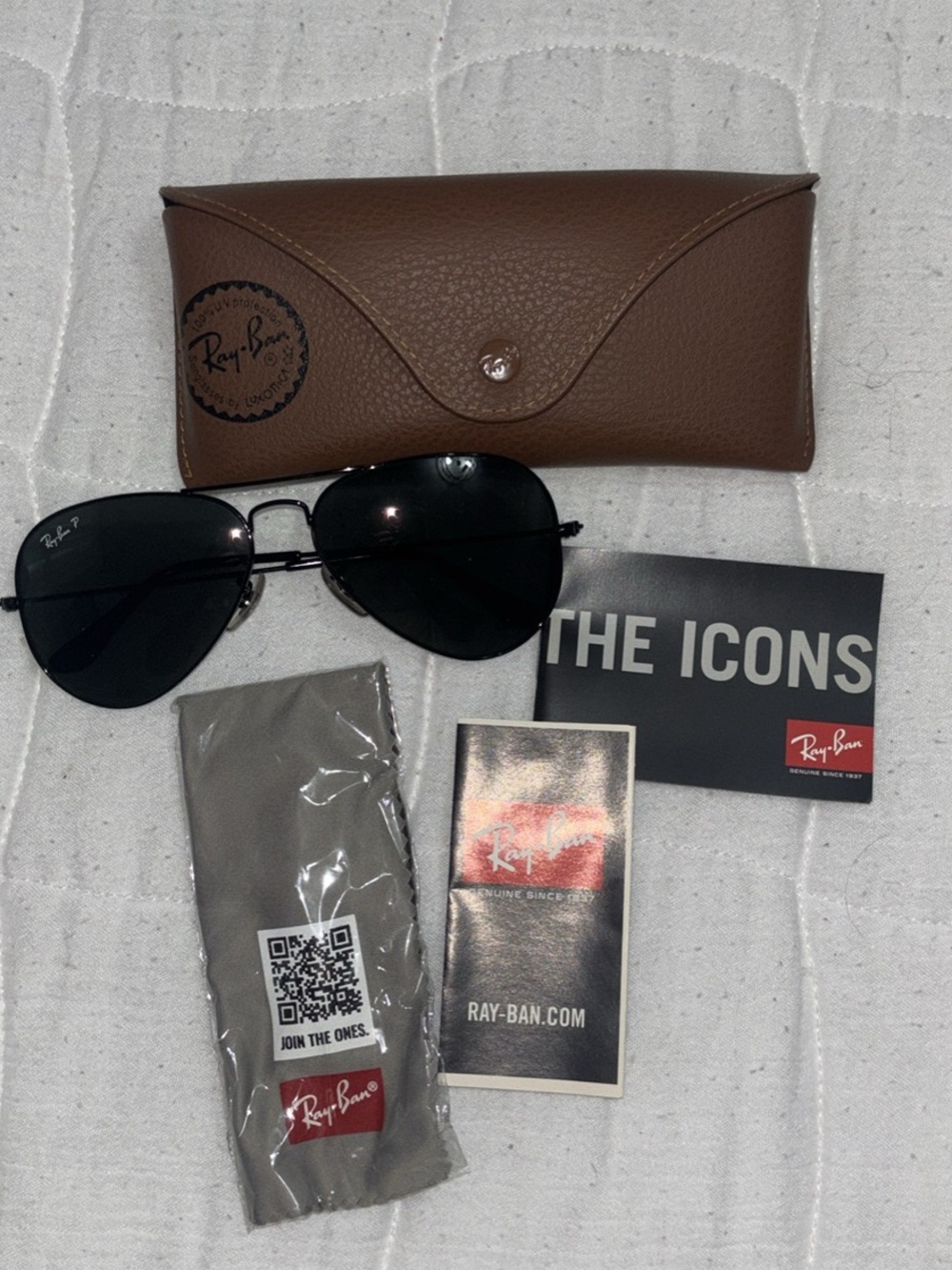 Ray-Ban Men’s Black Aviator Sunglasses with Brown Case and Accessories